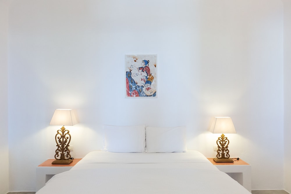 Desiterra Resort & Spa — Hotel rooms in Karterados, South Aegean