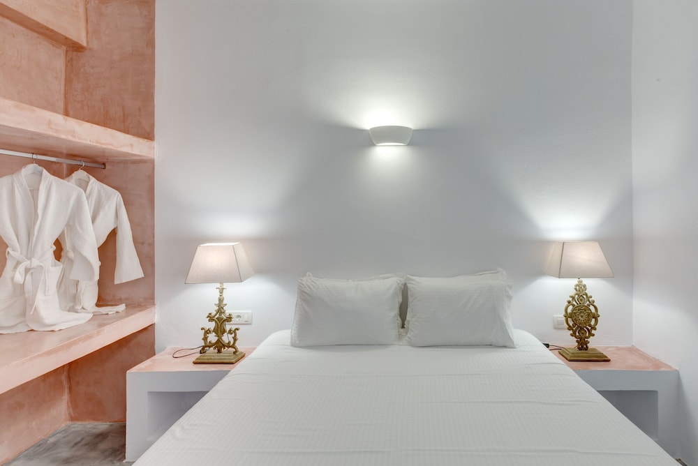 Desiterra Resort & Spa — Hotel rooms in Karterados, South Aegean