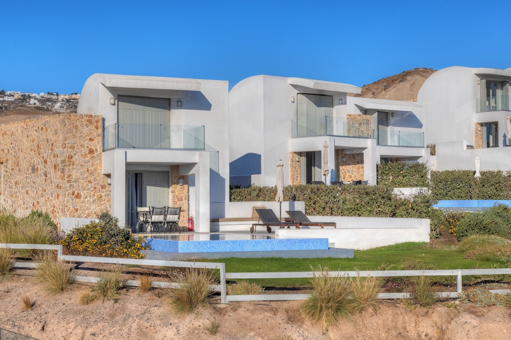 Desiterra Resort & Spa — Swimming pool in Karterados, South Aegean