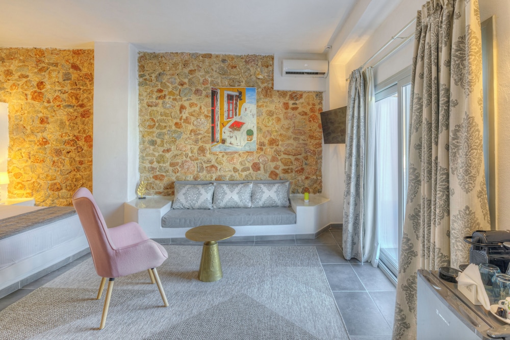 Desiterra Resort & Spa — Hotel rooms in Karterados, South Aegean