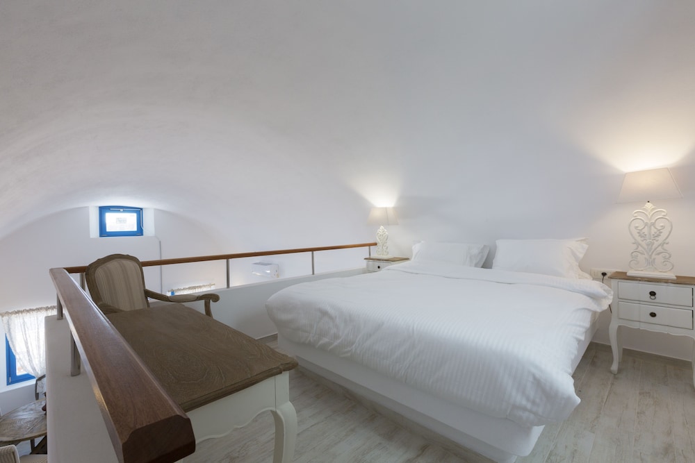 Desiterra Resort & Spa — Hotel rooms in Karterados, South Aegean