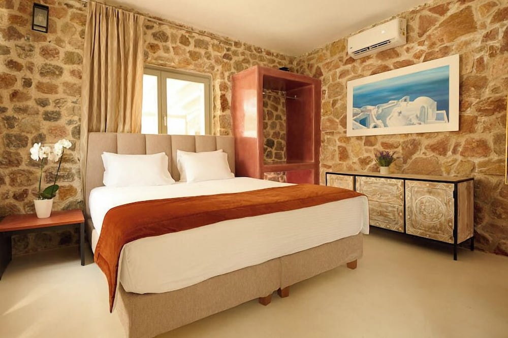 Desiterra Resort & Spa — Hotel rooms in Karterados, South Aegean