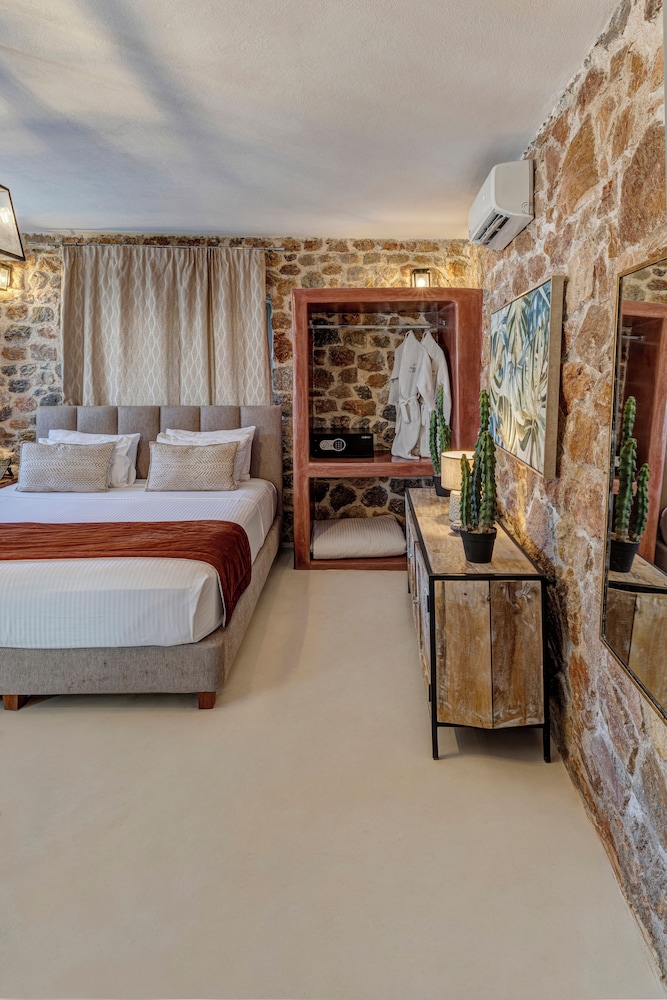 Desiterra Resort & Spa — Hotel rooms in Karterados, South Aegean