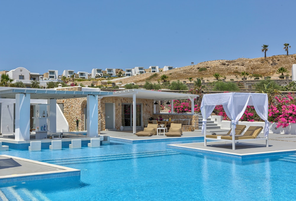 Desiterra Resort & Spa — Swimming pool in Karterados, South Aegean