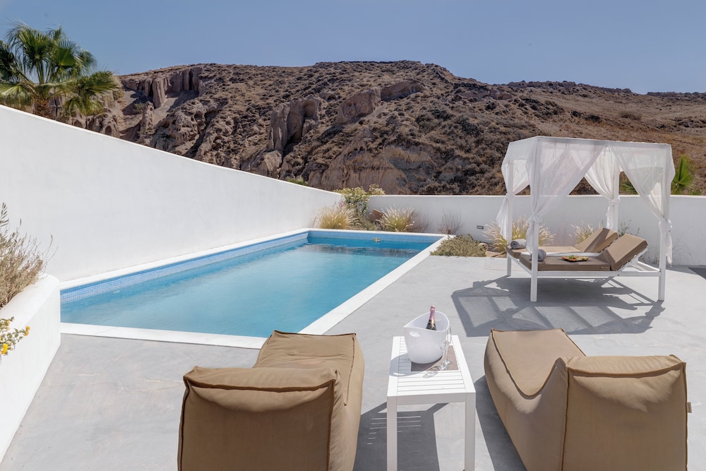 Desiterra Resort & Spa — Swimming pool in Karterados, South Aegean