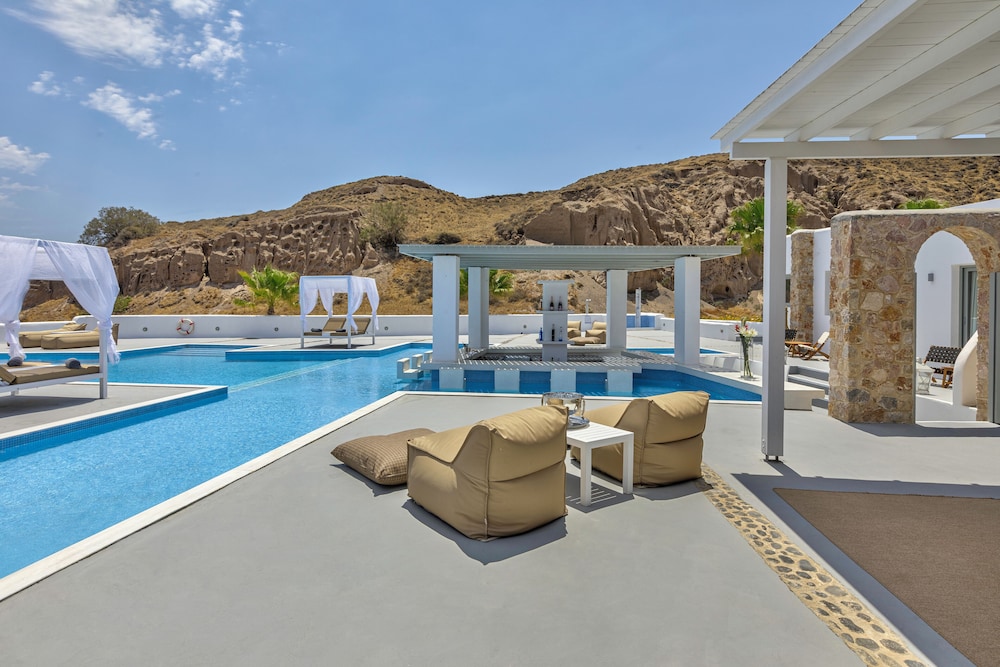 Desiterra Resort & Spa — Swimming pool in Karterados, South Aegean