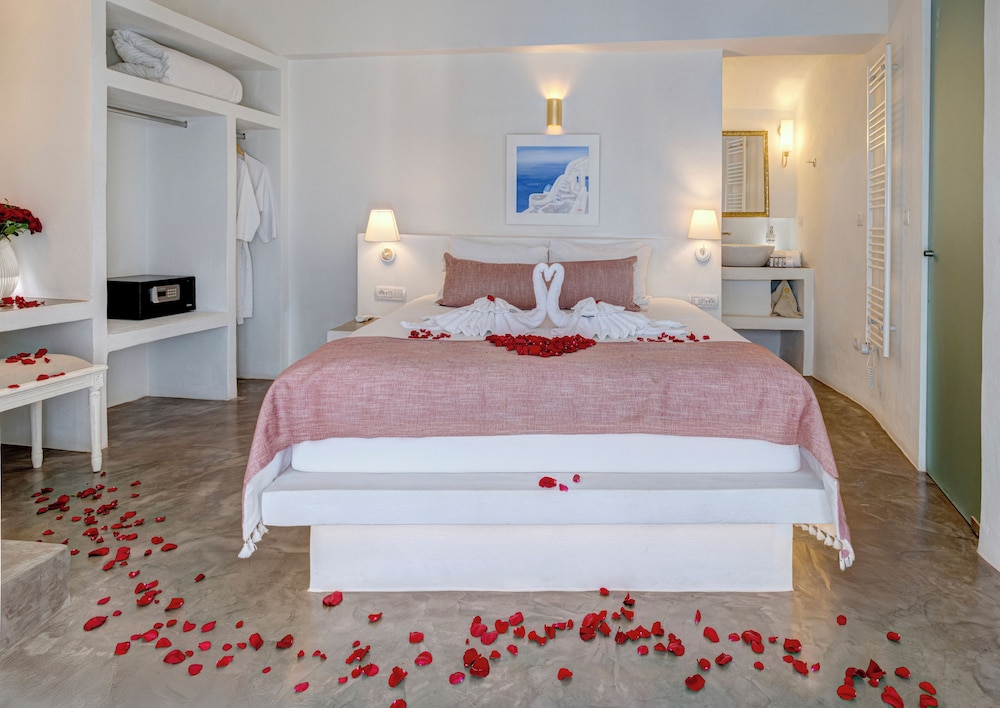 Desiterra Resort & Spa — Hotel rooms in Karterados, South Aegean