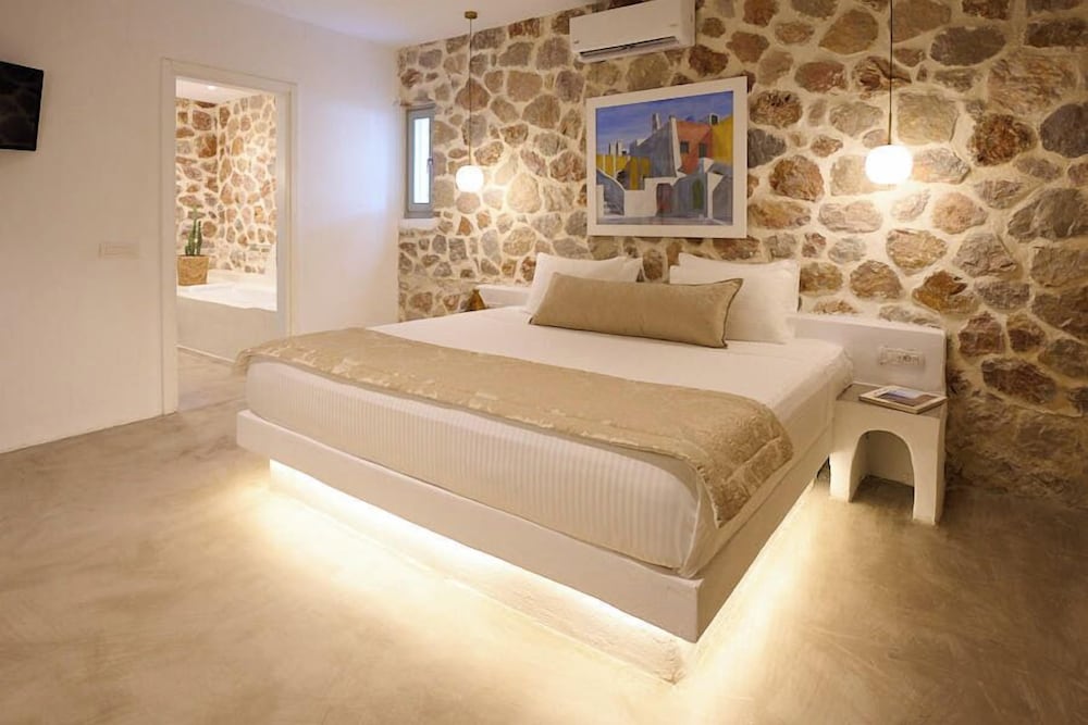 Desiterra Resort & Spa — Hotel rooms in Karterados, South Aegean