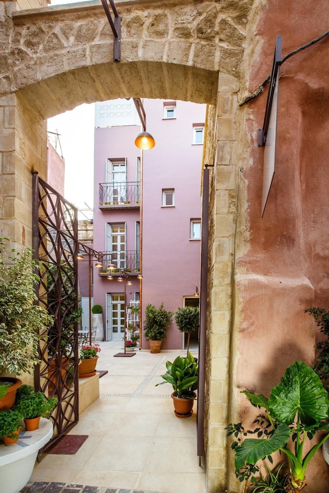 Sette Venti Boutique Hotel — Hotel building in Chania
