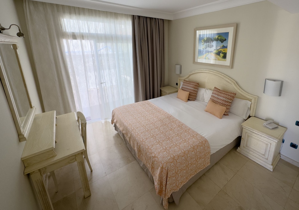 Holiday Club Playa Amadores — Hotel rooms in Puerto Rico, Canary Islands