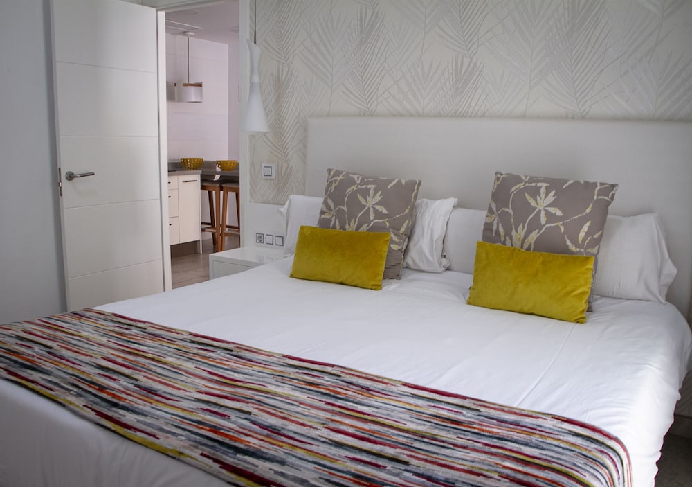 Holiday Club Playa Amadores — Hotel rooms in Puerto Rico, Canary Islands