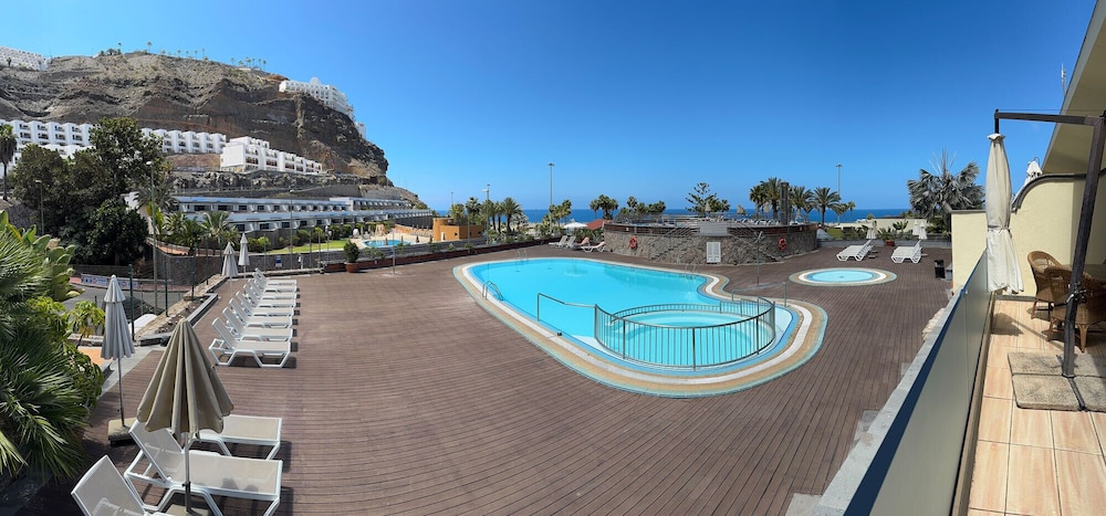 Holiday Club Playa Amadores — Swimming pool in Puerto Rico, Canary Islands
