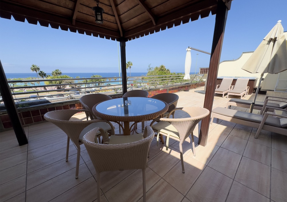 Holiday Club Playa Amadores — Restaurant & bars in Puerto Rico, Canary Islands