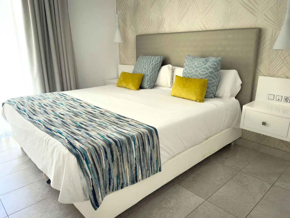 Holiday Club Playa Amadores — Hotel rooms in Puerto Rico, Canary Islands