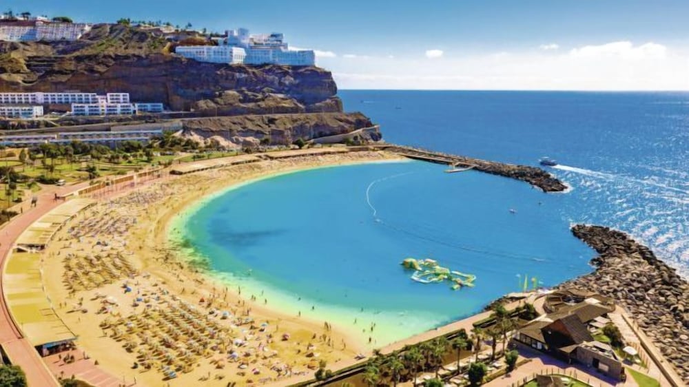 Holiday Club Playa Amadores — Beach in Puerto Rico, Canary Islands