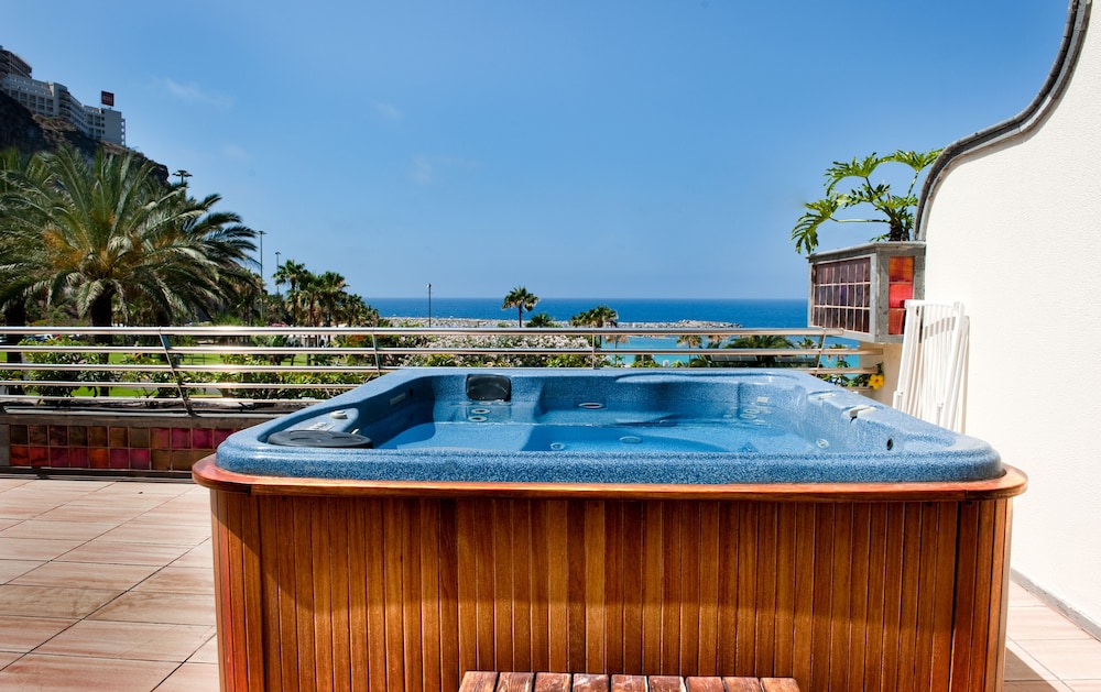 Holiday Club Playa Amadores — Spa in Puerto Rico, Canary Islands