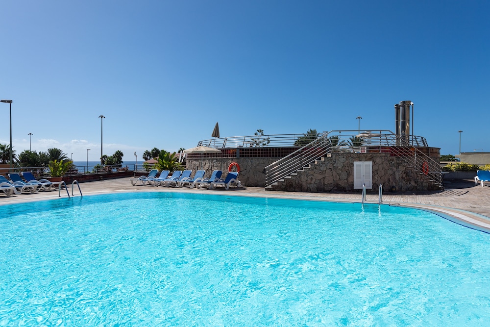 Holiday Club Playa Amadores — Swimming pool in Puerto Rico, Canary Islands