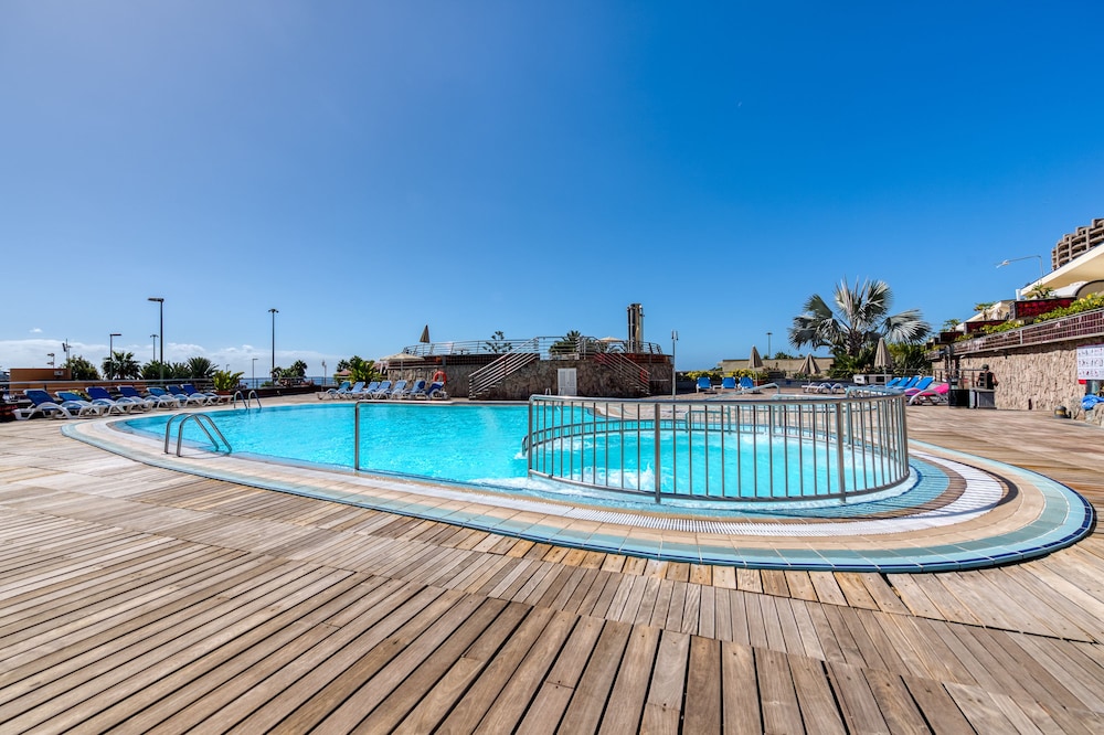 Holiday Club Playa Amadores — Swimming pool in Puerto Rico, Canary Islands