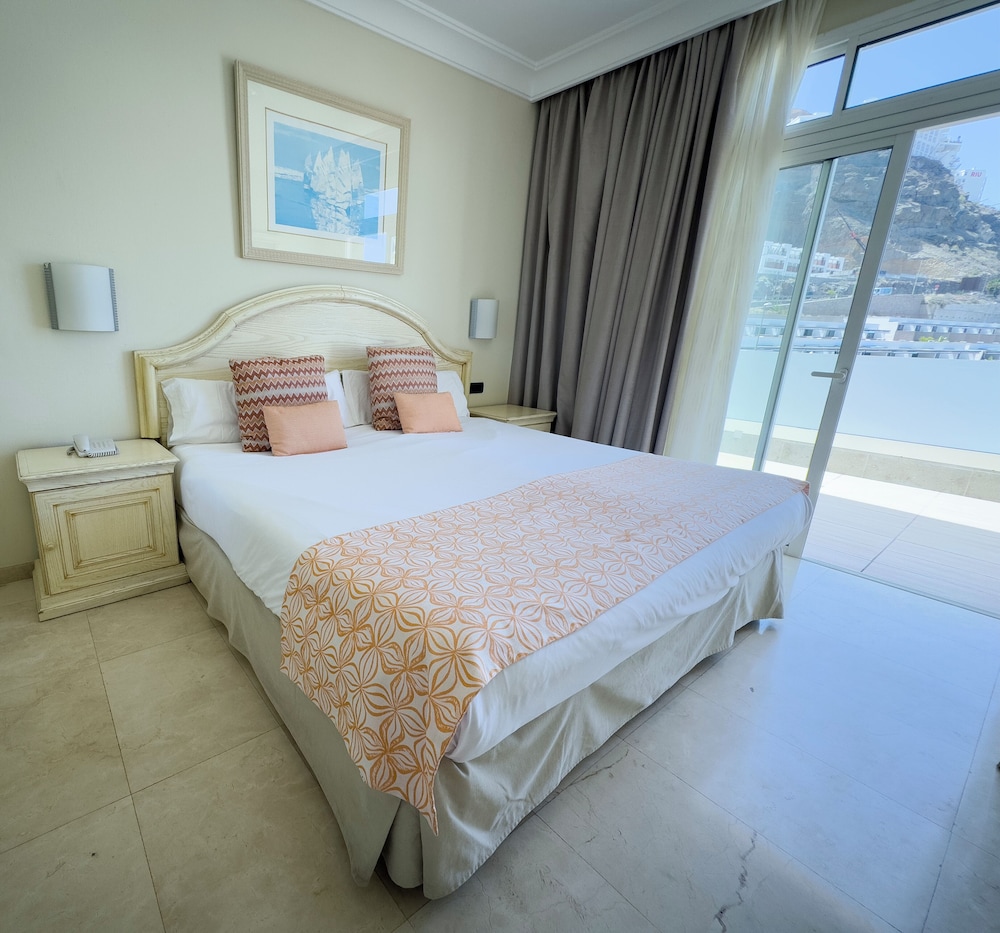 Holiday Club Playa Amadores — Hotel rooms in Puerto Rico, Canary Islands