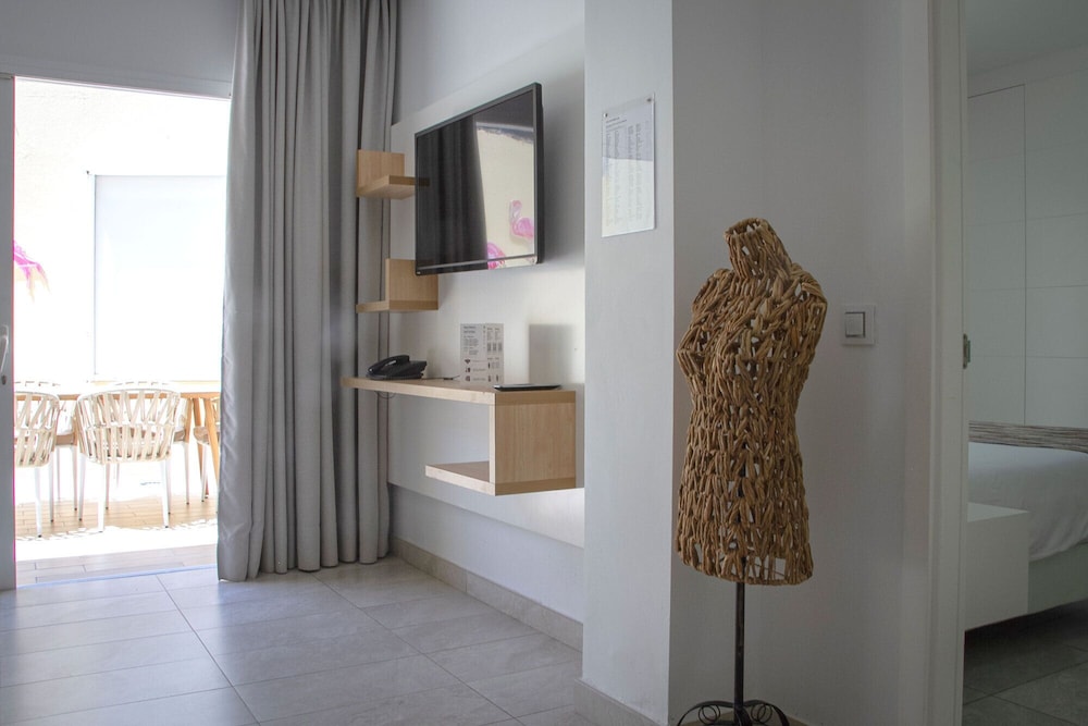 Holiday Club Playa Amadores — Hotel rooms in Puerto Rico, Canary Islands
