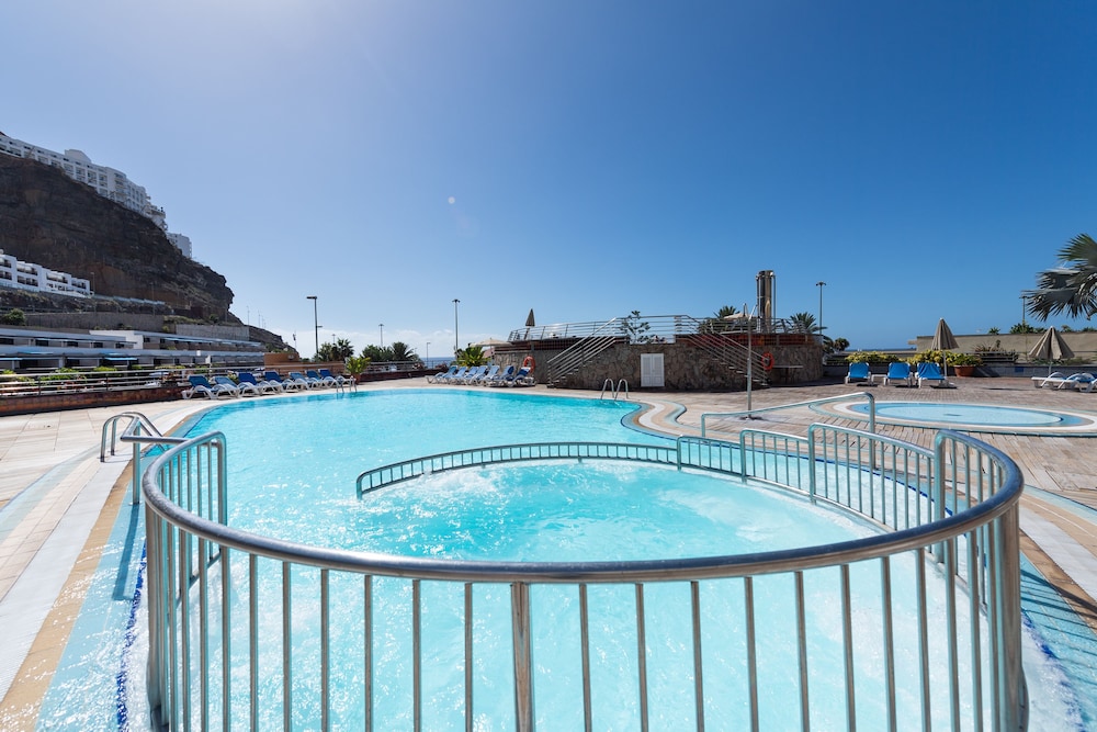Holiday Club Playa Amadores — Swimming pool in Puerto Rico, Canary Islands