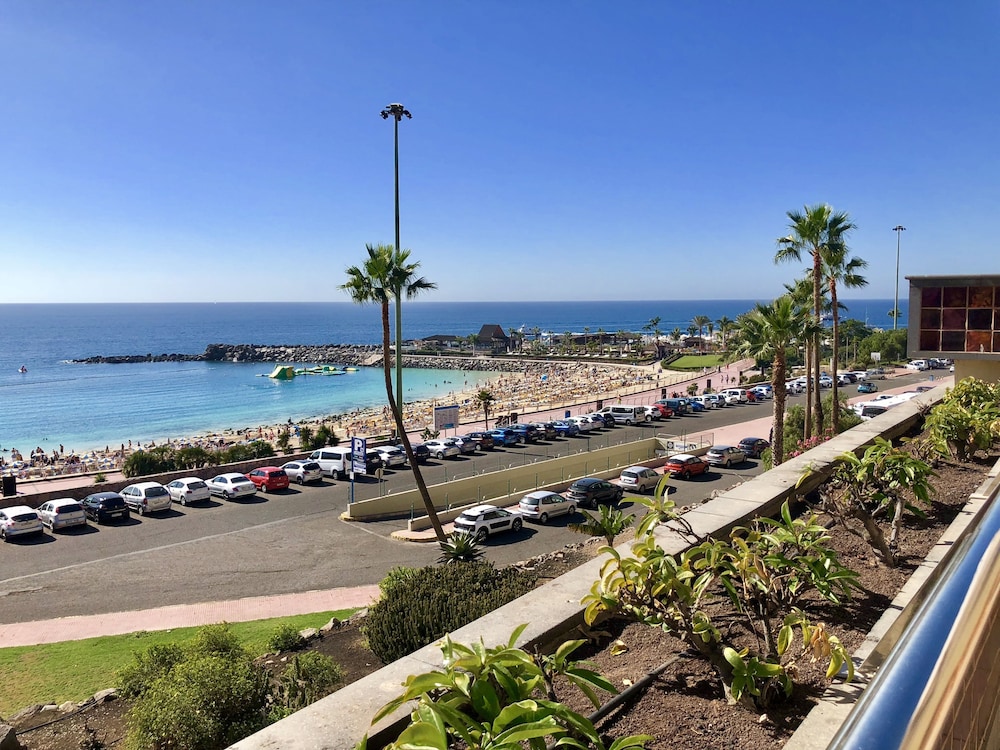 Holiday Club Playa Amadores — Beach in Puerto Rico, Canary Islands