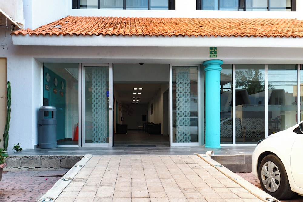 Hotel MX portal maya — Hotel building in Playa del Carmen, Quintana Roo