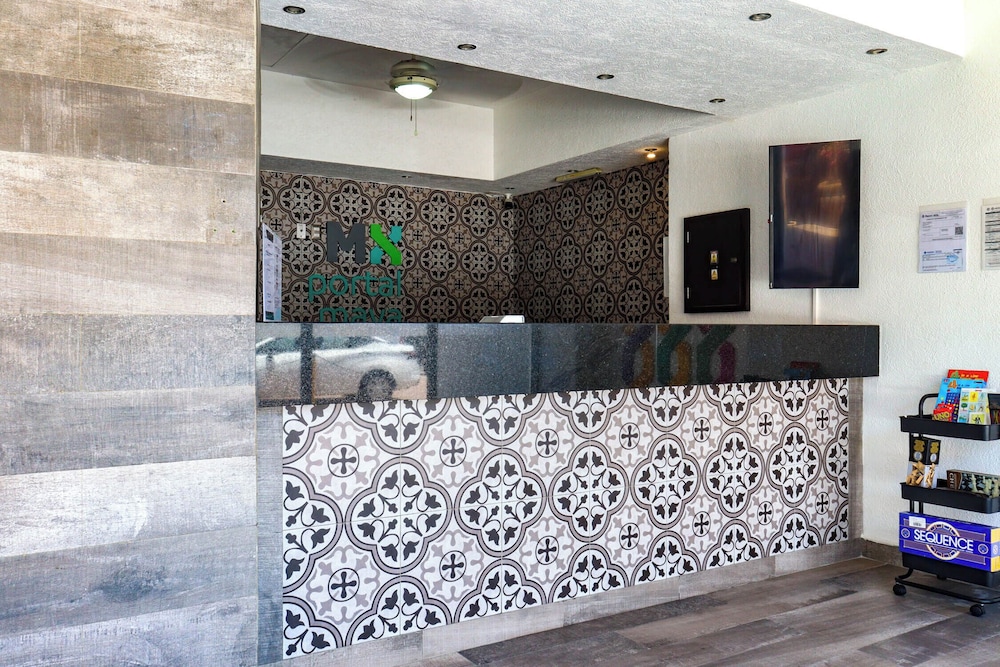 Hotel MX portal maya — Hotel building in Playa del Carmen, Quintana Roo
