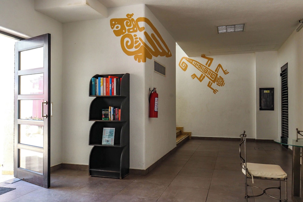 Hotel MX portal maya — Hotel building in Playa del Carmen, Quintana Roo