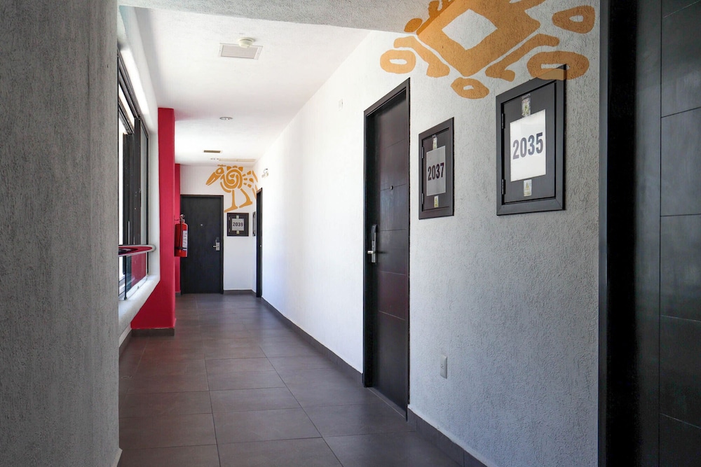 Hotel MX portal maya — Hotel building in Playa del Carmen, Quintana Roo