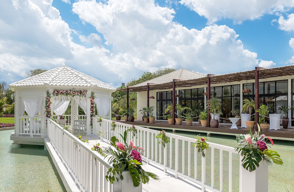 Ocean Riviera Paradise All Inclusive — Hotel building in Playa del Carmen, Quintana Roo