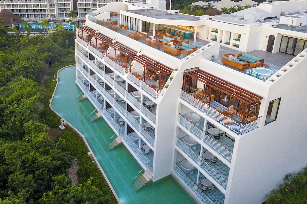 Ocean Riviera Paradise All Inclusive — Hotel building in Playa del Carmen, Quintana Roo