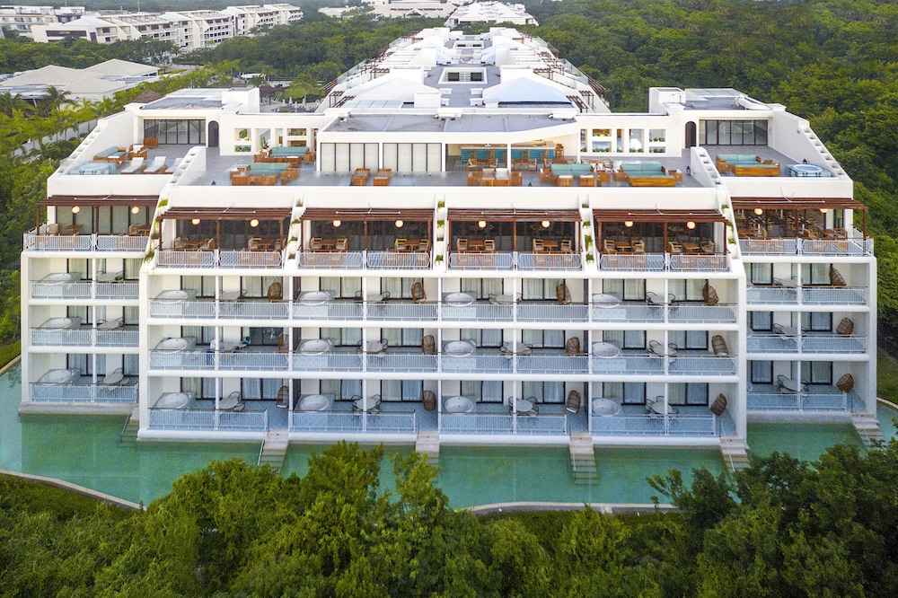 Ocean Riviera Paradise All Inclusive — Hotel building in Playa del Carmen, Quintana Roo