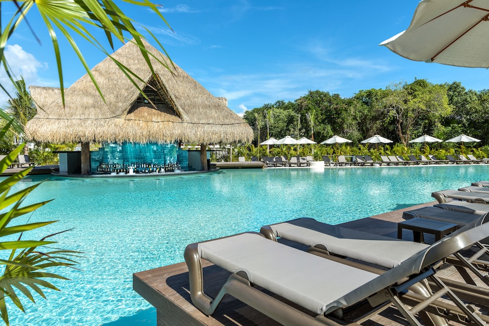 El Beso Adults Only at Ocean Riviera Paradise - All Inclusive — Swimming pool in Playa del Carmen, Quintana Roo