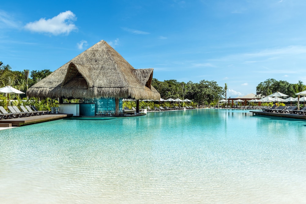 El Beso Adults Only at Ocean Riviera Paradise - All Inclusive — Swimming pool in Playa del Carmen, Quintana Roo