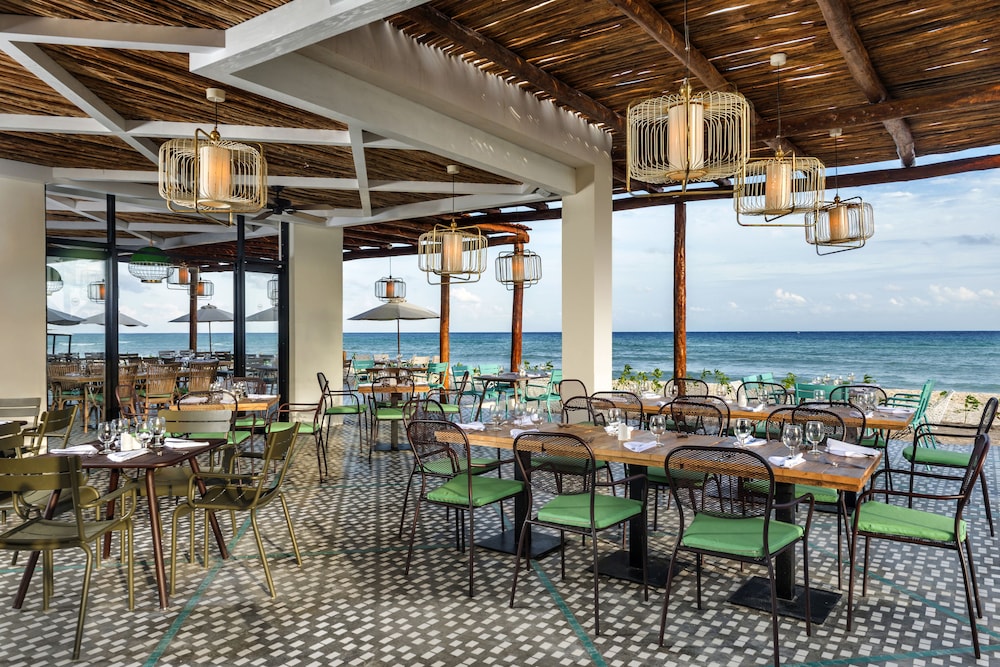 El Beso Adults Only at Ocean Riviera Paradise - All Inclusive — Restaurant & bars in Playa del Carmen, Quintana Roo