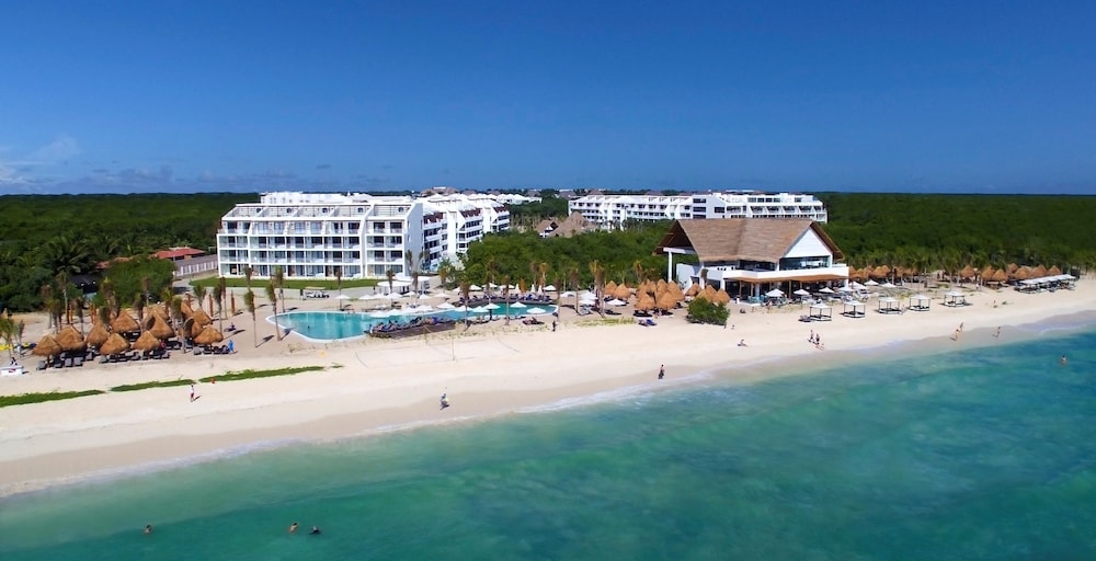 El Beso Adults Only at Ocean Riviera Paradise - All Inclusive — Beach in Playa del Carmen, Quintana Roo