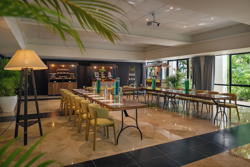 El Beso Adults Only at Ocean Riviera Paradise - All Inclusive — Restaurant & bars in Playa del Carmen, Quintana Roo
