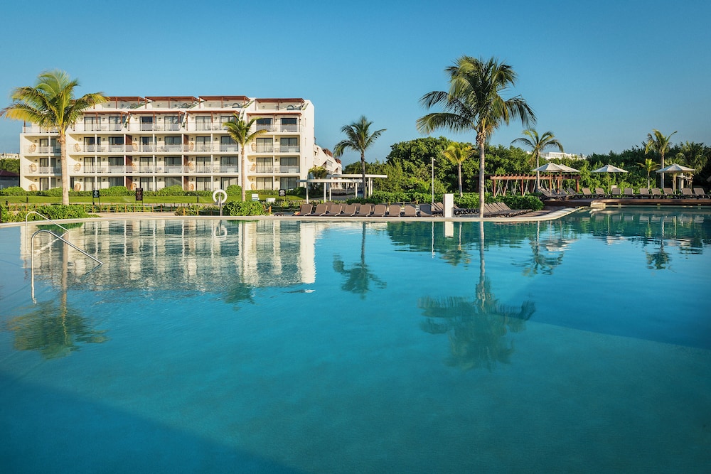 El Beso Adults Only at Ocean Riviera Paradise - All Inclusive — Swimming pool in Playa del Carmen, Quintana Roo