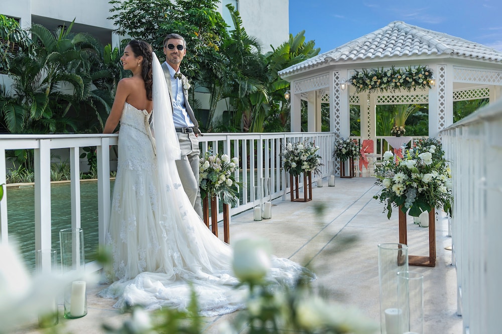 El Beso Adults Only at Ocean Riviera Paradise - All Inclusive — Hotel building in Playa del Carmen, Quintana Roo