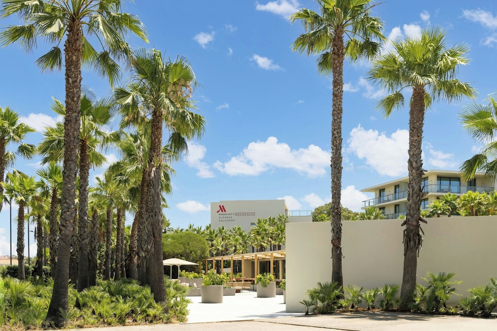 Marriott Residences Salgados Resort, Algarve — Hotel building in Albufeira, Faro