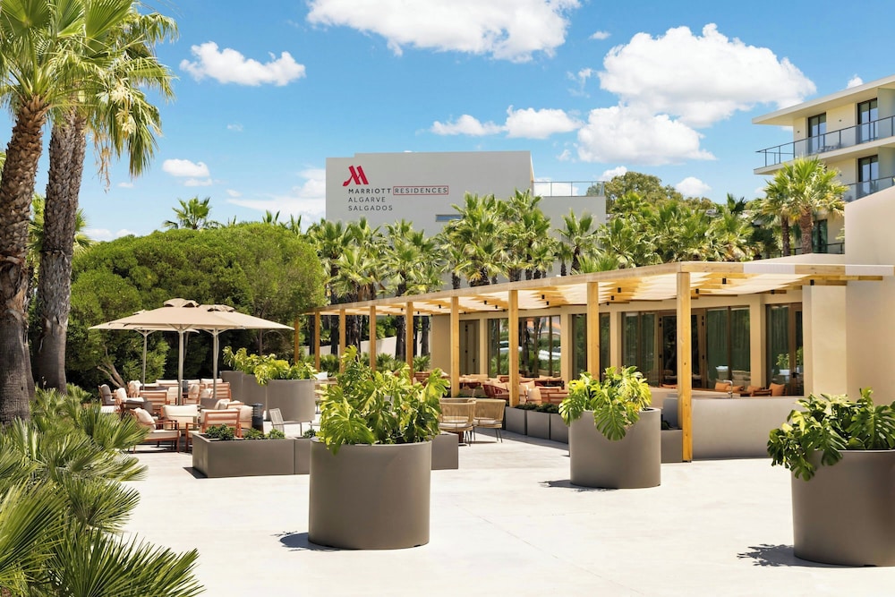 Marriott Residences Salgados Resort, Algarve — Hotel building in Albufeira, Faro