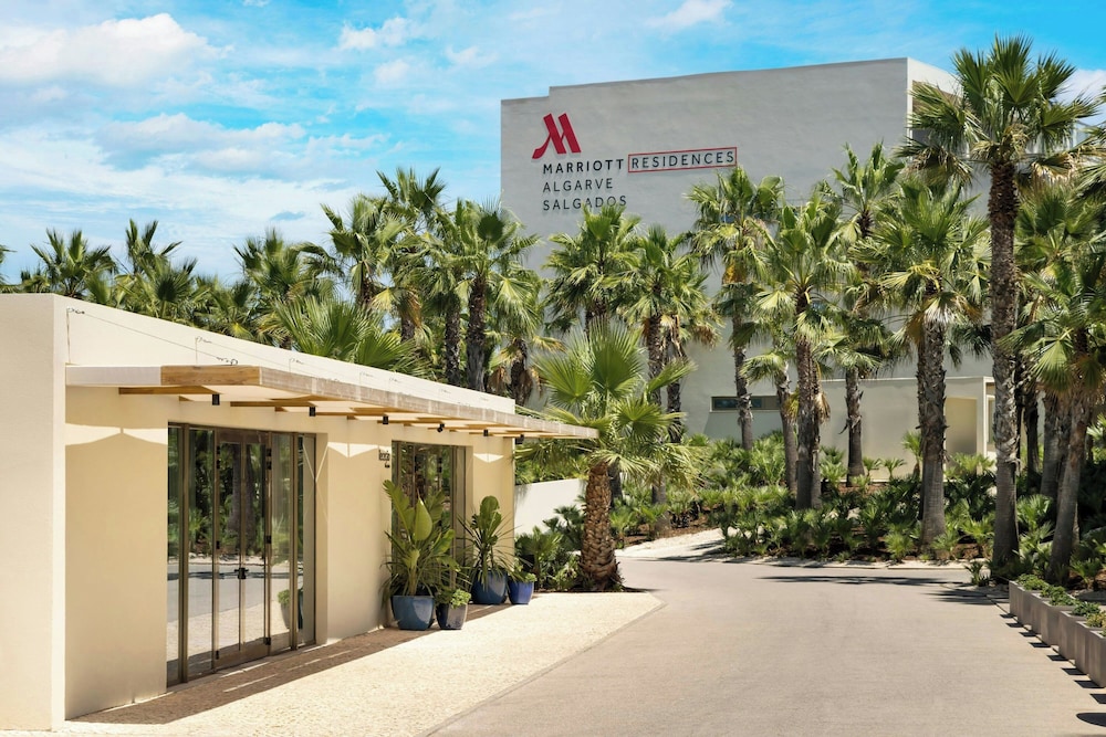 Marriott Residences Salgados Resort, Algarve — Hotel building in Albufeira, Faro