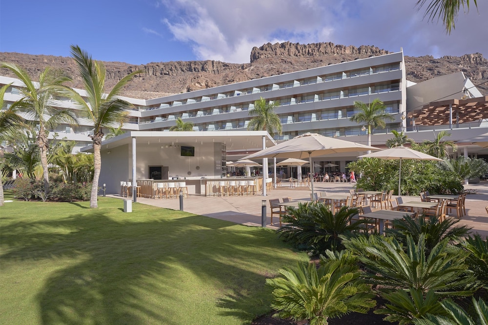 Radisson Blu Resort & Spa, Gran Canaria Mogan — Restaurant in Puerto de Mogan, Canary Islands