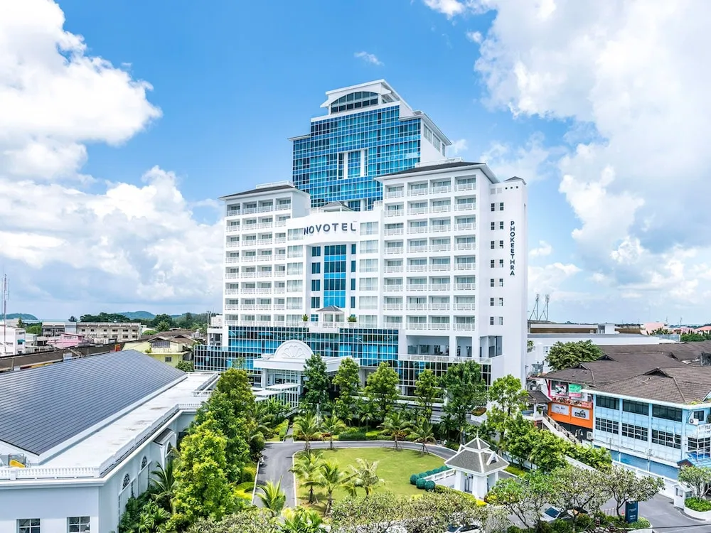 Novotel Phuket City Phokeethra Hotel