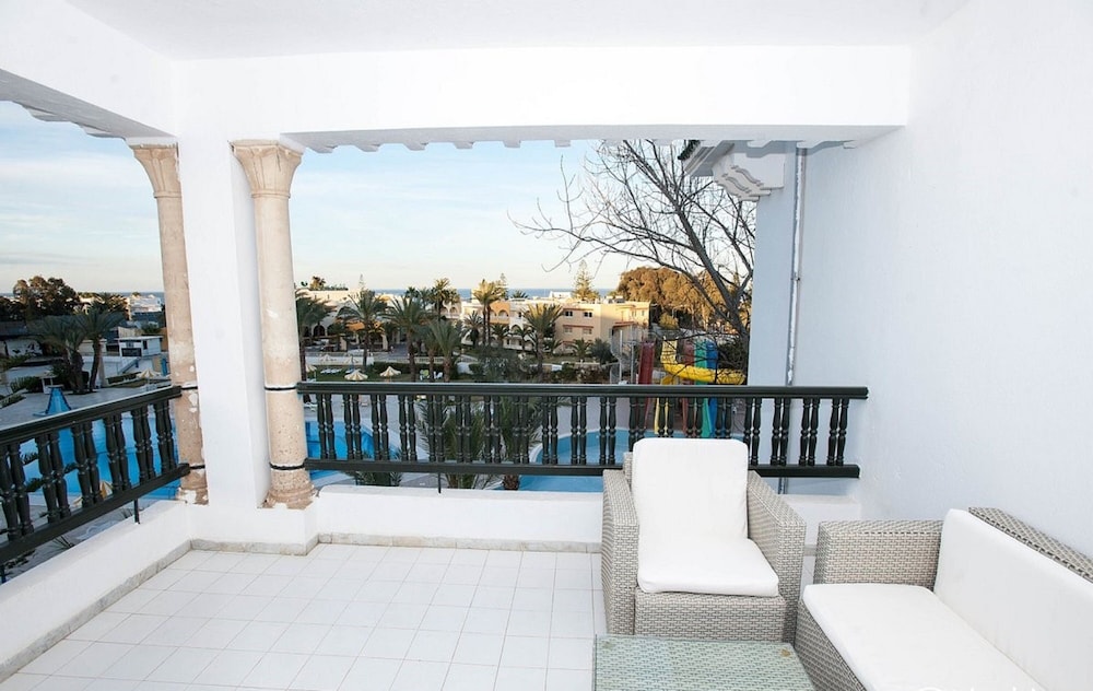Hotel Riviera - Family Only — Hotel building in Port El Kantaoui
