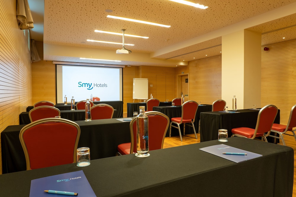 Smy Lisboa — Hotel building in Lisbon, Lisboa