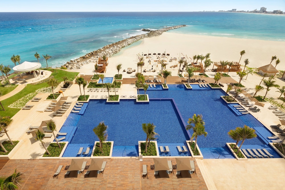 Turquoize at Hyatt Ziva Cancun - Adults Only - All Inclusive — Swimming pool in Cancun, Quintana Roo