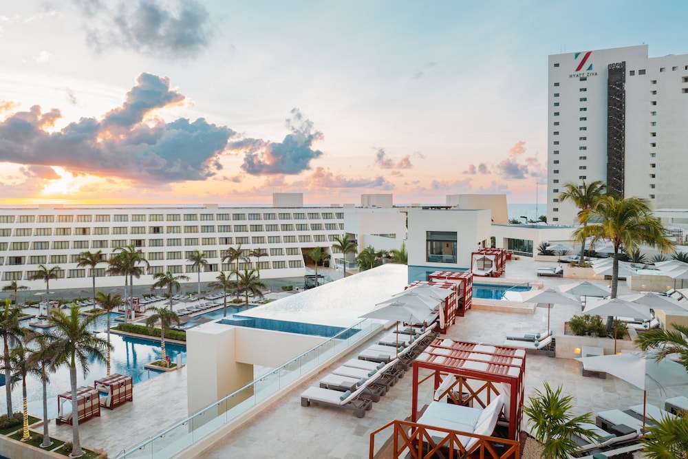 Turquoize at Hyatt Ziva Cancun - Adults Only - All Inclusive — Swimming pool in Cancun, Quintana Roo
