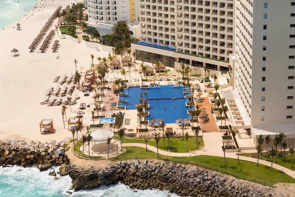 Turquoize at Hyatt Ziva Cancun - Adults Only - All Inclusive — Swimming pool in Cancun, Quintana Roo